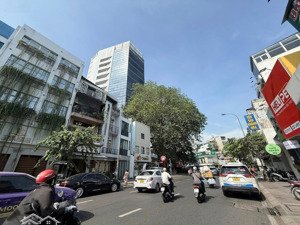 ngộp bank bán gấp nhà hxt 12m võ oanh q. bình thạnh dt: 6x18m kết cấu 5 tầng giá chỉ 19.5 tỷ