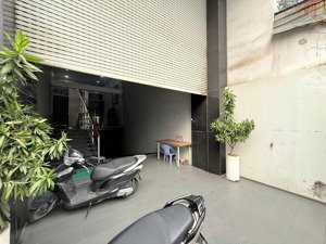 mặt tiền cộng hòa - 182m2 ngang 4.6m vuông - 9 tầng có hầm hoàn công đủ.