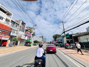 nhà mặt tiền 500m2(ngang 12m) - gần ngã 4 thủ đức - vừa ở vừa cho thuê - xây mới đc hầm + 8 tầng