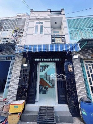 nhỉnh 3 tỷ - nhà giáp tên lửa - 2 tầng btct - 2pn - hẻm 4m ô tô đỗ cửa