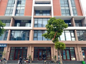 bán nhanh căn liền kề 80m ánh dương, đã được hoàn thiện full nội thất 5 tầng, gia tốt nhất