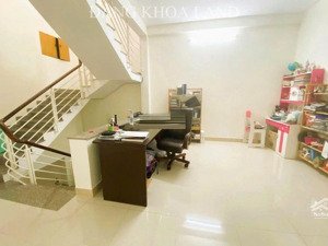 cần bán gấp nhà 3 tầng p hbc- thủ đức. xác bên gigamal khu bên sông. giá mềm.