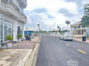 suất ngoại giao lô đất gần hồ bơi trục đường thương mại chỉ 1,378 tỷ