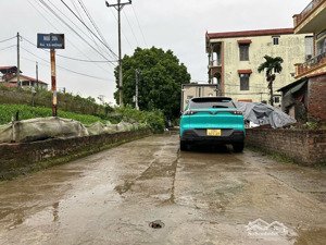 hiếm có khó tìm. chỉ nhỉnh 4,5 tỷ sở hữu 41m2 đông ngàn ô tô đỗ cửa, sát vin cổ loa, cầu tứ liên