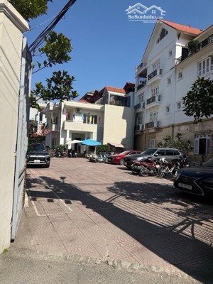 cần bán gấp nhà 4 tầng dân xây đường nguyễn văn cừ long biên full nội thất ở luôn