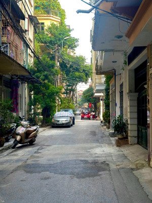 quan nhân - 3 bước ra oto - 7 tầng thang máy - nhà dân xây - để lại full nội thất - chủ cần bán gâp