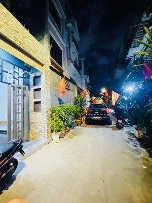 hẻm xe hơi thông nguyễn xí 2 chiều nở hậu, 4 tầng, dân trí cao, 3pn, 4wc, đủ công năng