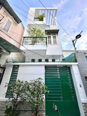 cách mt hoàng hoa thám vài bước chân, gần chợ bà chiểu. 3tấm(4,5m x 15,3m). hht - p6 - q.bình thạnh