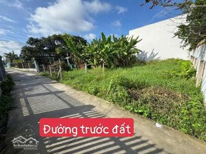 bán đất qui đức - xung quanh dân cư hiện hữu - xe hơi đậu trước đất