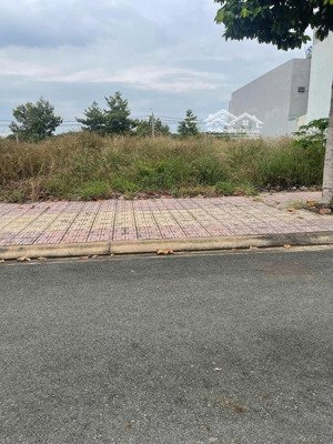 cần tiền trả ngân hàng cắt lỗ lô 184m2 d2d giá 2tỷ5 dân đông đối diện chợ, gần sân bay long thành.