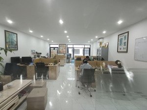 cho thuê nhà vinhomes gardenia hàm nghi dt 95m, 5 tầng, mt 6m, thông sàn, thang máy.điều hòa giá 55