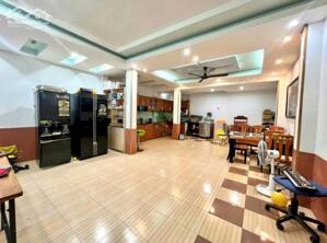 Bán nhà 4 Tầng Mặt Tiền Kinh Doanh Lê Hồng Phong, Phước Hải, Nha Trang. ngang 6m. Gần xăng dầu Quân đội