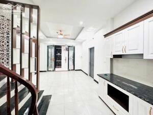 Bán nhà Thanh Am 30m2 nhà mới đẹp 3 thoáng ngõ nông gần oto 6.9 tỷ