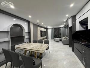 NHÀ ĐẸP- Ở SƯỚNG- THANG MÁY- THÔNG SÀN- 2 THOÁNG- GARA Ô TÔ- PHỐ TRẦN KIM XUYẾN.