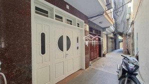 lô góc siêu đẹp vị trí trung tâm cầu giấy,4 tầng,38/45,ngõ nông,3 bước ra mặt phố,sổ cc,nở hậu