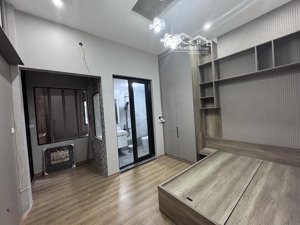 nhà dòng tiền nguyễn văn cừ 52m *6p * 250tr/ năm . oto đỗ cửa