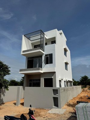 lô đẹp para grus 120m² (6mx20m), hướng đông bắc, công viên sau nhà 400m², đường lớn 20m gần biển