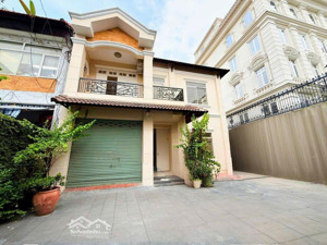 cho thuê villa sân vườn thảo điền, 12x21m, trệt, 1 lầu, 3pn, sân vườn rộng, chỉ 60tr bao vat