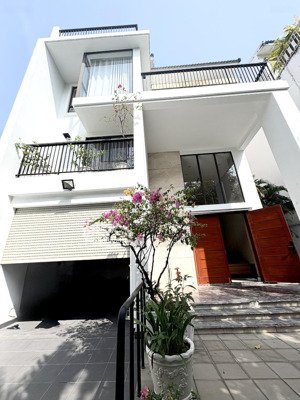 cho thuê biệt thự quận 7, 6pn, 6wc full nội thất mới đẹp giá 50 triệu/tháng