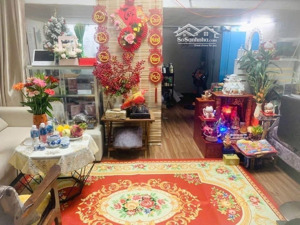 cho thuê nhà tiện làm mặt bằng kinh doanh nail, spa mặt tiền sầm uất có nội thất, có chỗ ở lại