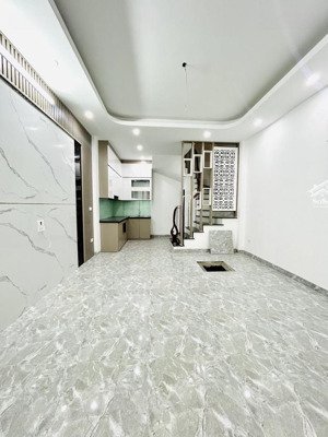 chính chủ bấn gấp nhà dt30m2 giá hơn 2 tỷ ô tô ngủ trong nhà vị trí đẹp mua ở kinh doanh cho thuê
