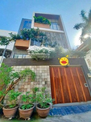 biệt thự đường trần quốc thảo, quận 3, dt: 23x30m, 3 lầu thang máy.