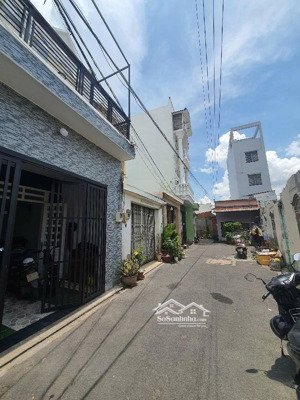 bán nhà hxh, sau lưng kdc hiệp thành, 4.2x23m, công nhận đủ 95m2, cách mặt tiền 50m chỉ nhỉ 5tỷ