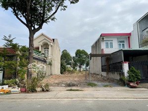 còn sót lại 1 lô duy nhất 300m2/ 900tr cách tthc 5 phút di chuyển, đã có sổ hồng riêng