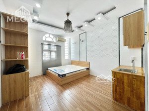 2pn full nội thất mặt tiền đường bến vân đồn có thang máy