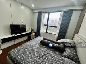 bán căn hộ 3 ngủ rộng top 1 giá 13.2 tỷ toà c3 dcapitale trần duy hưng. bếp mở, view thoáng.