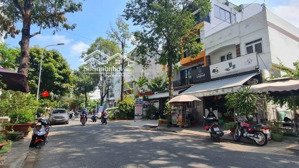 chính chủ gửi bán nhà phố kdc conic 13. dt: 7x20m, 4pn, 4wc 3tầng. sổ hồng hoàn công. giá: 11,5 tỷ