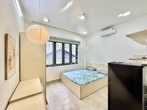 cho thuê căn hộ cửa sổ lớn, cao cấp, thang máy, rộng 25m2, ngay đại học bách khoa