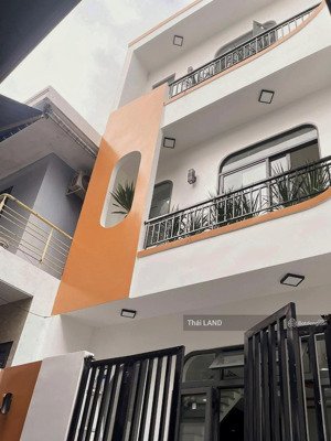 bán nhà ngô gia tự quận 10 - 33m2 - 3 tầng - hẻm 4m. giá 5.1 tỷ, sổ hồng riêng.