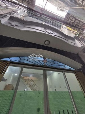 bán nhà lương văn can p15 q8 giá 2tỷ 420tr tl. ngang 3.6 dài 5.5. sổ hồng riêng. 1 trệt1 lầu 2pn2wc