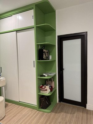 do chuyển đi nước ngoài sinh sống, tôi cần bán sớm căn hộ này. ưu tiên người thiện chí, chốt nhanh!