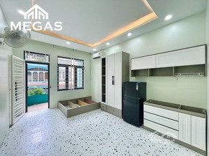 phòng mới có ban công cửa sổ thoáng mát ngay tại cộng hòa