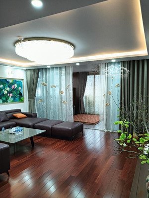 nhà mới xây vị trí đẹp 5t thang máy tại p lò đúc. 36m2 mt 5m. nhà xịn ngõ thoáng, cách mặt phố 15m