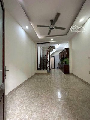 cần bán căn nhà dt31m 5 tầng tại đường thanh bình phường mỗ lao, hà đông. call tuyến 