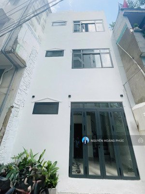 cách mặt tiền kinh doanh 5m nhà mới 3 lầu btct trung tâm quận 10