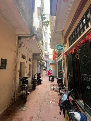 chính chủ bán gấp nhà lý nam đế, cửa đông. dt 55m2 hướng đông nam thoáng mát. giá 17,8 tỷ