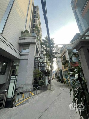 chdv mới đẹp cmt8 - khu vip q3 - ngay ga lên xuống metro - trường nhân đạo - công viên