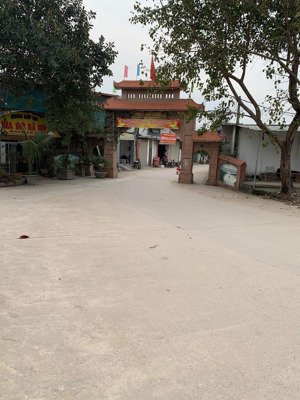 cần bán lô đất 50m2, mặt tiền 4m , oto đỗ tận đất, cách cầu thăng long 500m, giá chỉ 3.8tỷ .