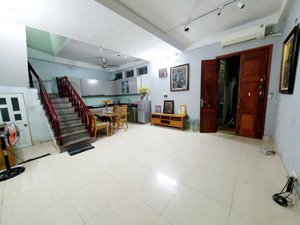 cho thuê nhà khu ngoại giao đoàn 40m,4 tầng, giá 12 triệu