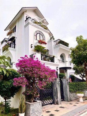 bán căn biệt thự khu nhà ga t3 ngay đường hoàng hoa thám dt: 7x22 4 tầng có sân rộng, giá 24.5 tỷ