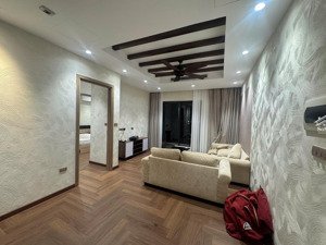 chính chủ bán căn 83m2 thiết kế 2pn + jadin sài đồng. lh e xoa