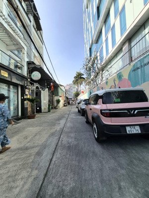 gần hẻm xe hơi - giáp mt cách mạng tháng 8 - thu 35tr/th - 5 tầng - chỉ 6 tỷ 99