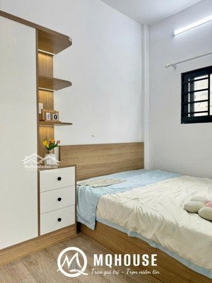 cho thuê chdv 40m2 full nội thất, ban công, tách bếp khu đường hoa gần quận 1, ngã tư phú nhuận