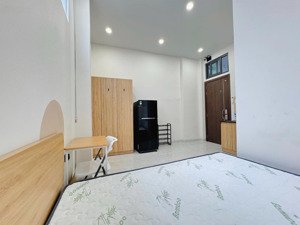 giảm giá cuối năm - studio full nội thất - thuận tiện qua quận 1 - sân bay