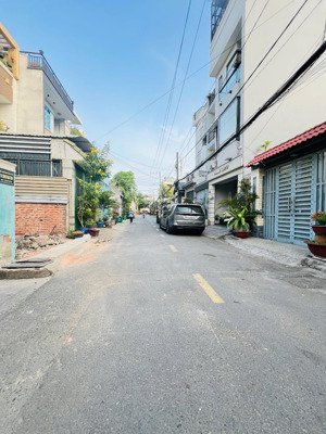 ngộp ! nhà mới 5 tầng , thang máy riêng ngay kha vạn cân thu nhập 50tr/tháng