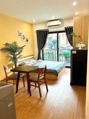 cho thuê gấp!!!! phòng studio tại 92 đào tấn - ba đình có ban công cực thoáng, có máy giặt riêng